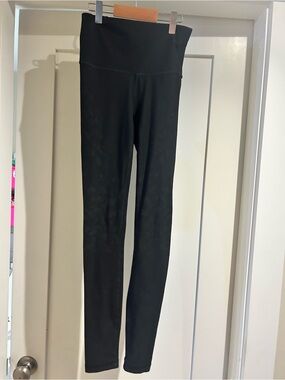 Lululemon High-Waist Black Leggings grey camo print